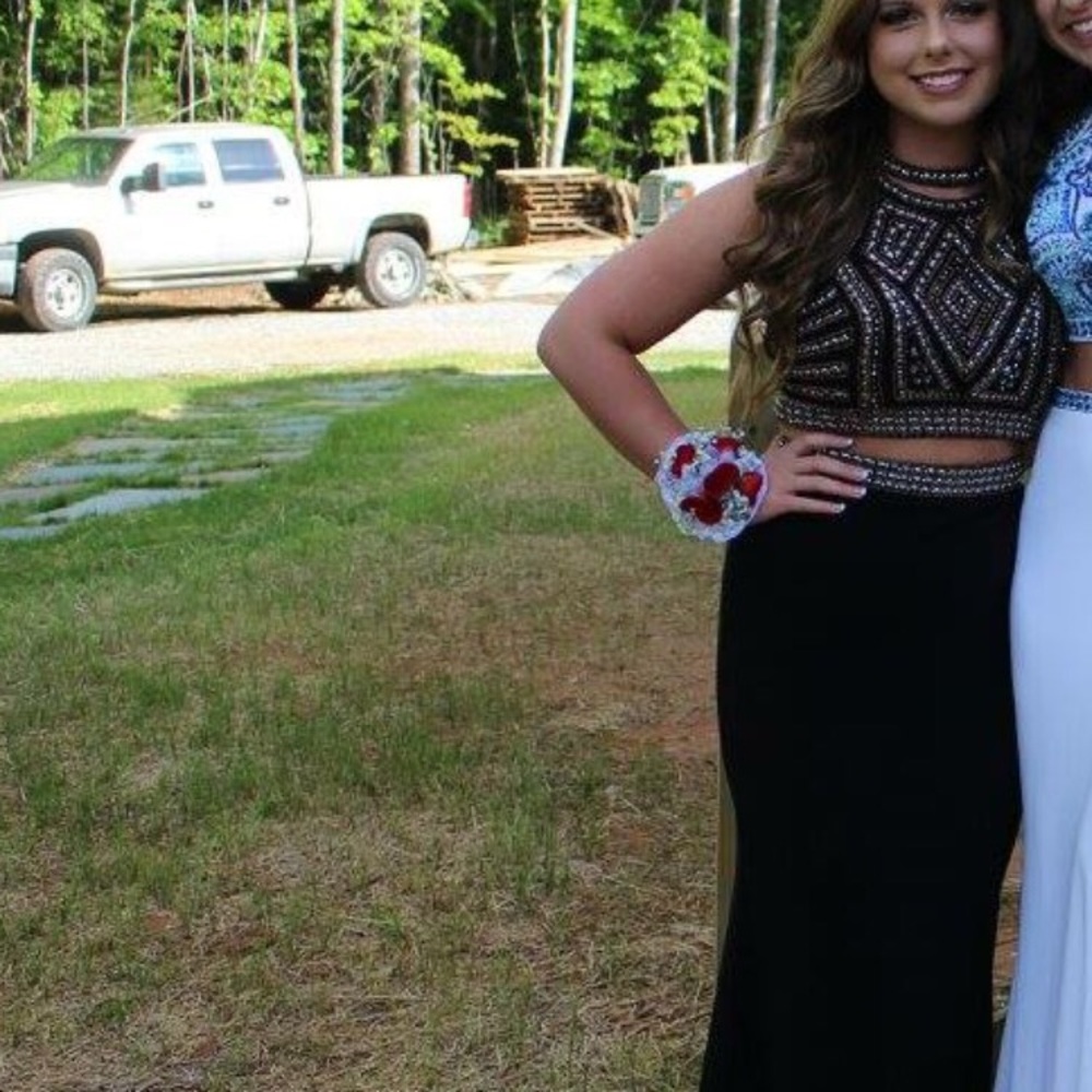 SHERRI HILL 2 PIECE DRESS (200 OBO)